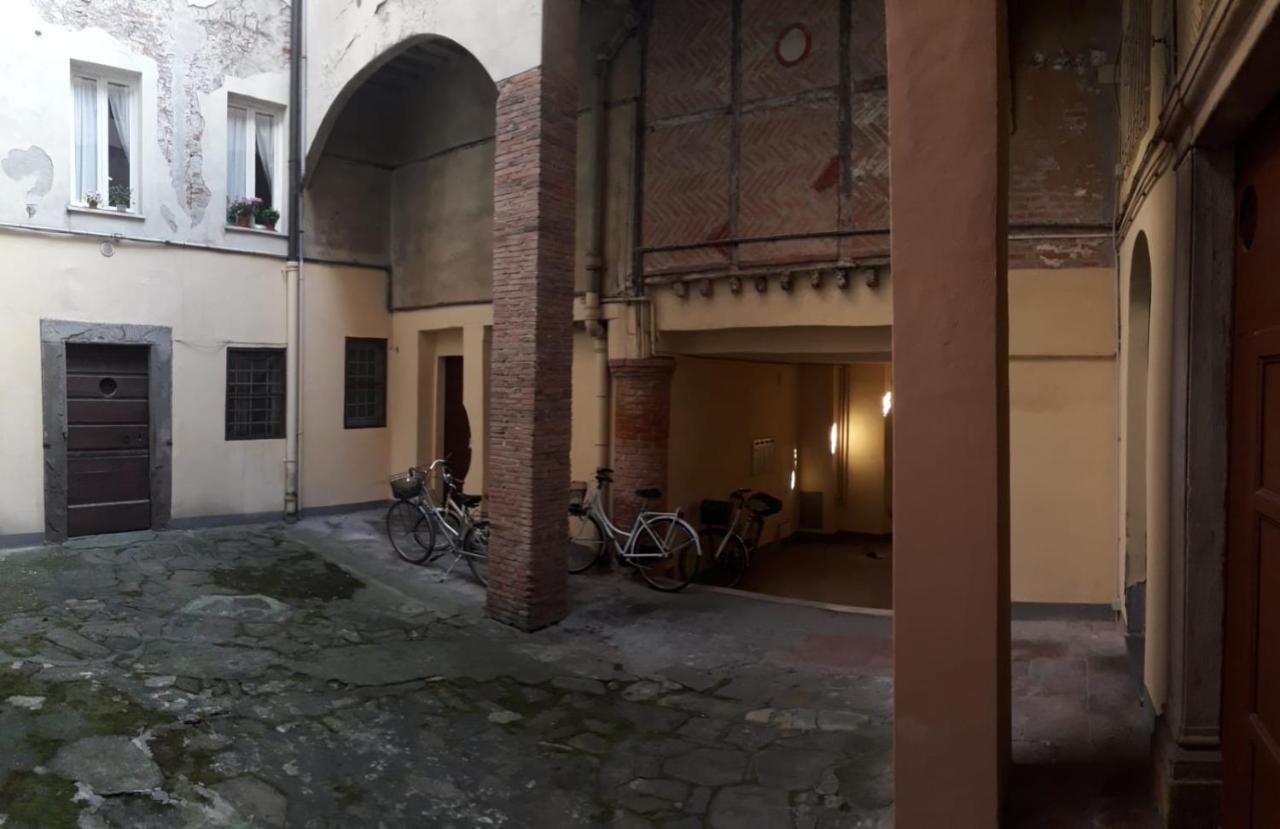 Serenella Apartment Lucca Bagian luar foto