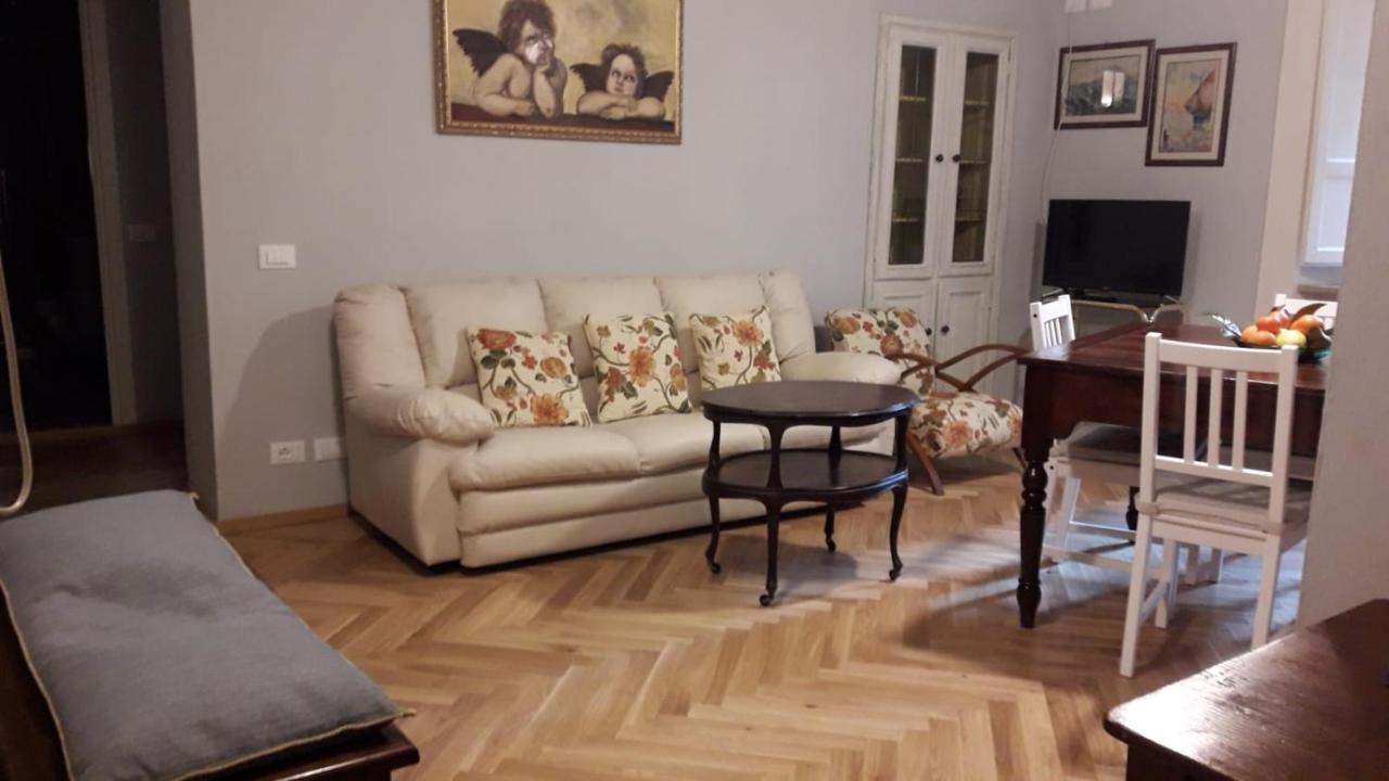 Serenella Apartment Lucca Bagian luar foto